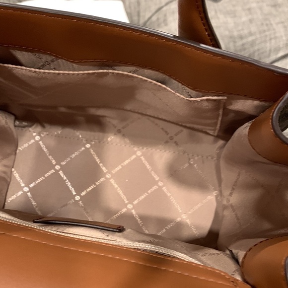 Michael Kors Bag Carmen Satchel - Picture 15 of 17